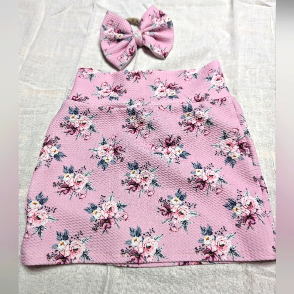 Pencil skirt and bow